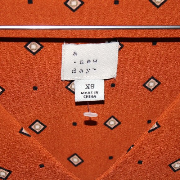 ✨ HOST PICK✨NWOT Patterned Dress w/ Cuffed Sleeves - Picture 4 of 6